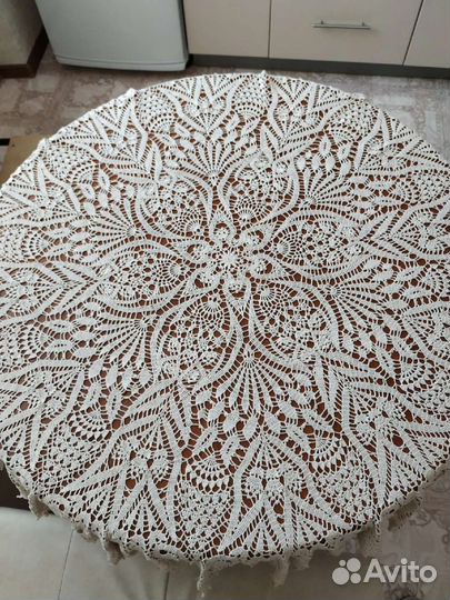 Скатерть и салфетки ручной работы