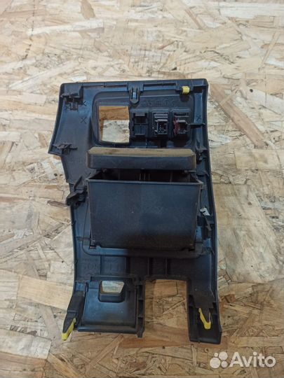 Накладка левая с бардачком Toyota Corolla E150