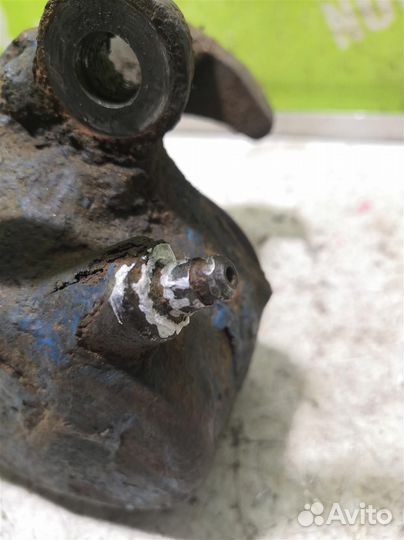 Суппорт передний левый Сузуки Гранд Витара