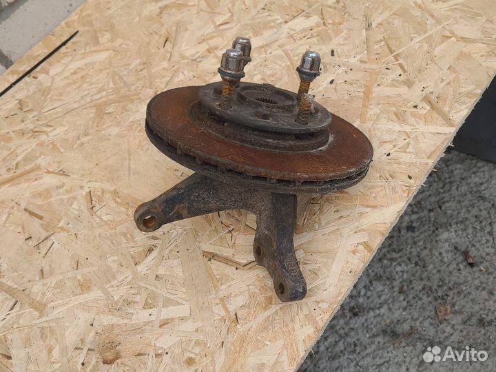 Поворотный кулак передний Hyundai Lantra J2 95-99