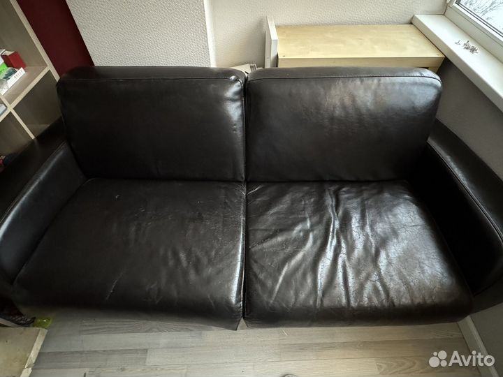 Кожаный диван