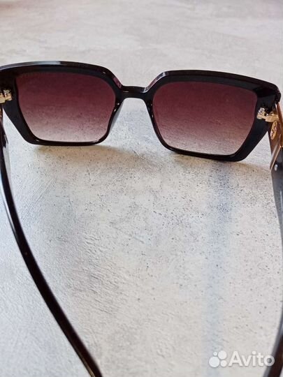 Солнцезащитные очки женские брендовые