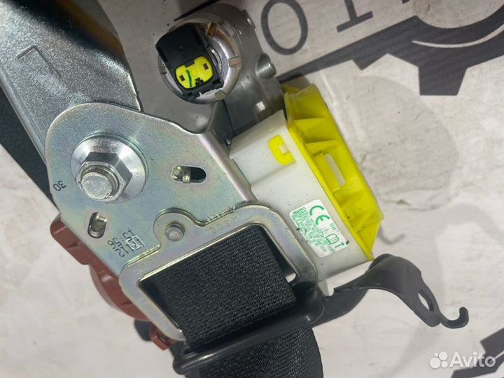 Ремень безопасности задний Lexus Rx F-Sport GYL25