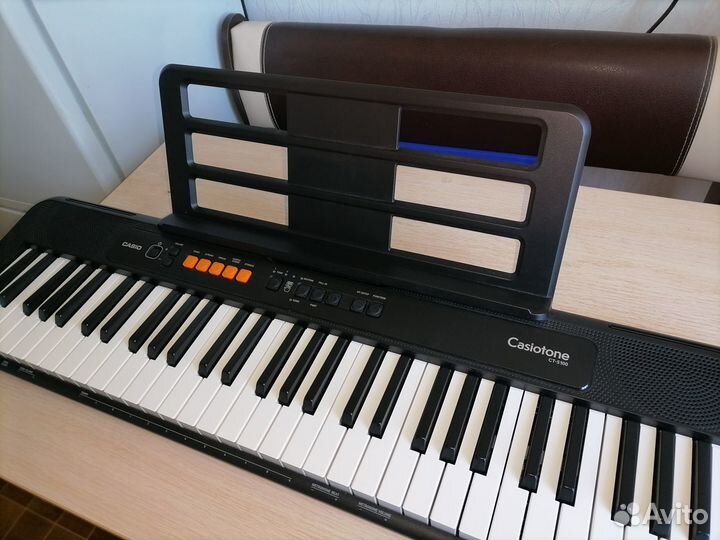 Продаётся синтезатор Casio GT-S100