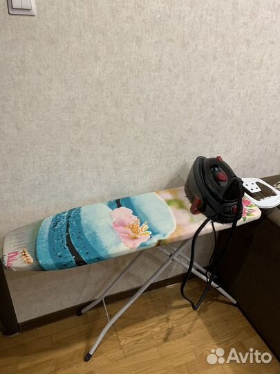 Гладильная доска и утюг