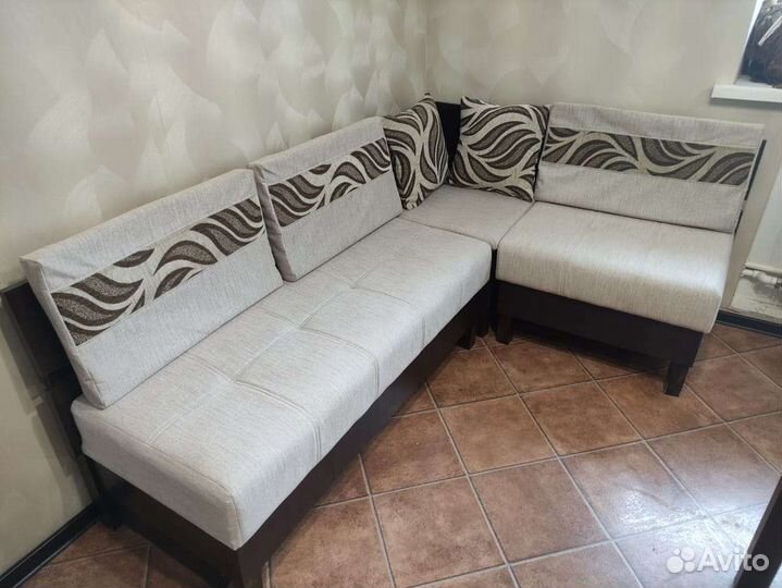 Перетяжка мягкой мебели в городе