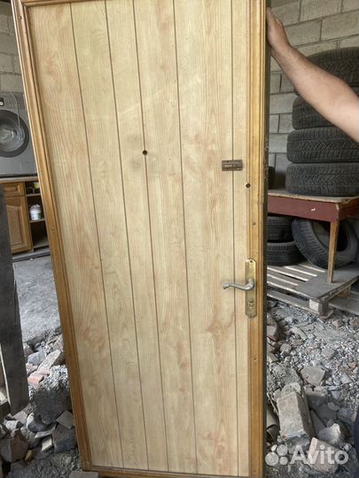 Дверь железная с каробкой