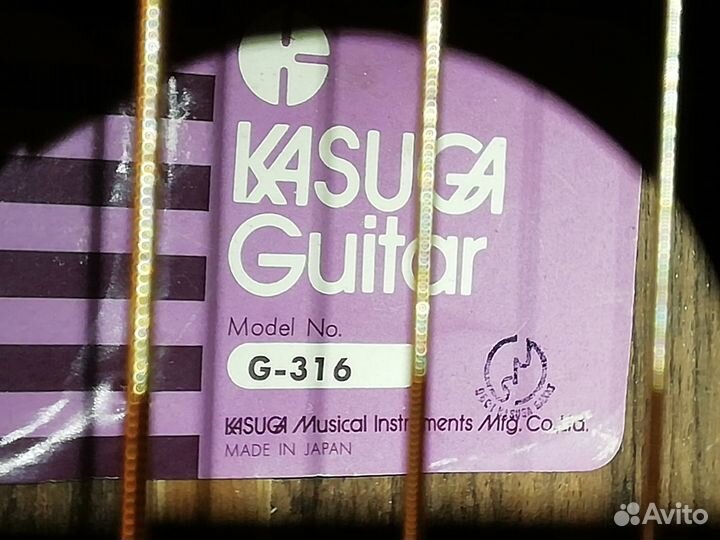 Классическая гитара с металлическими струнами