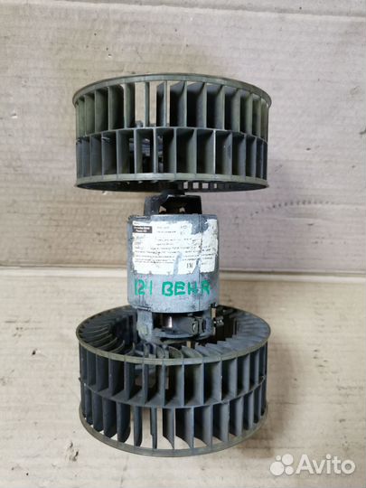 Моторчик кондейной печки на Mercedes W124