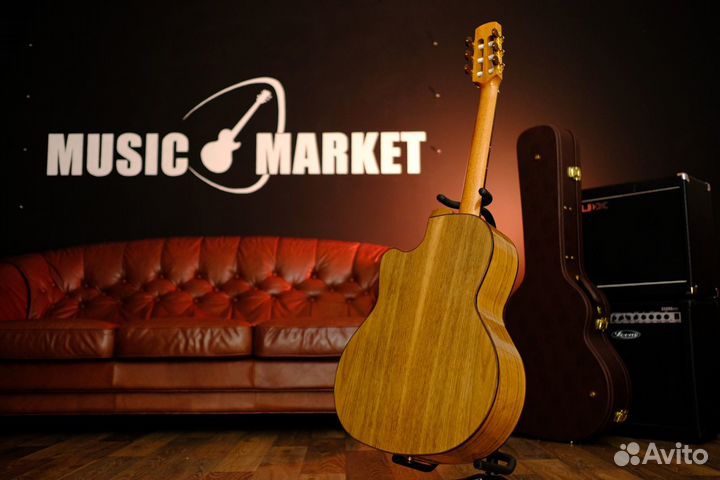 Классическая гитара со звукоснимателем Kremona (ко