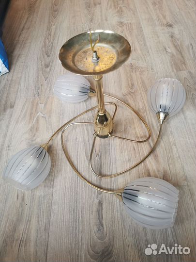 Люстра золото 4 плафона