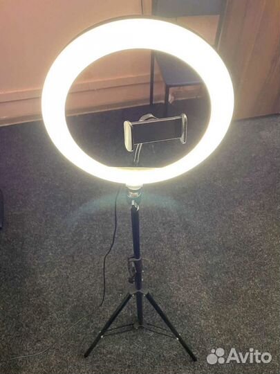 Кольцевая лампа со штативом