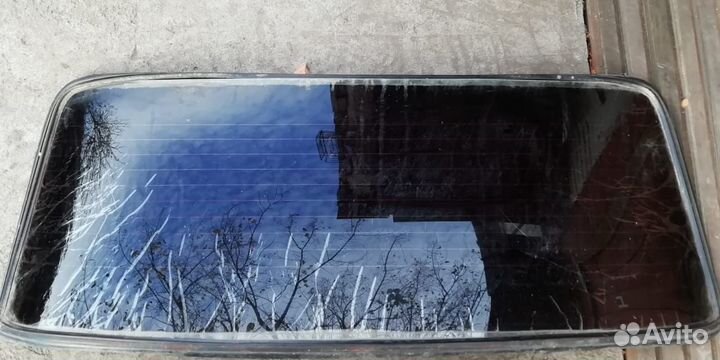 Заднее стекло