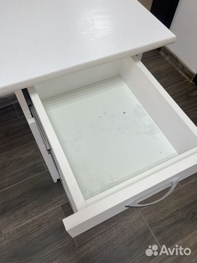 Маникюрный стол+настольнаявытяжка Cosmos