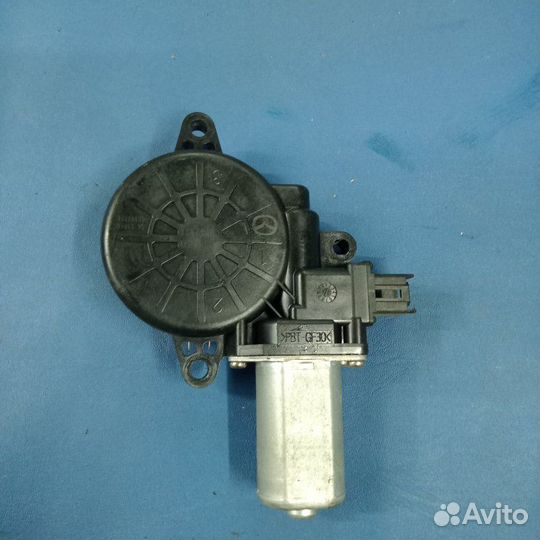 Моторчик стеклоподъемника пер. правый Mazda 3 Bl