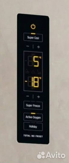 Холодильник Hotpoint Ariston HFP7200WO