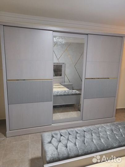 Шкаф купе с зеркалом