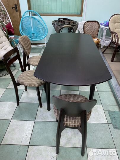 Стол обеденный