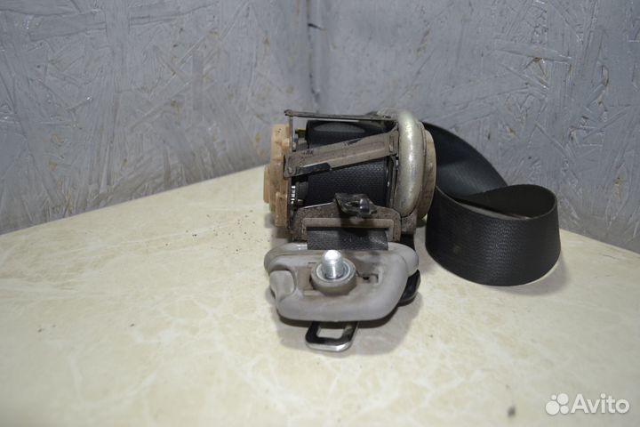 Ремень безопасности передний левый Mitsubishi Lanc