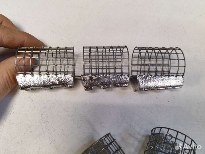 Кормушка фидерная с грунтозацепом