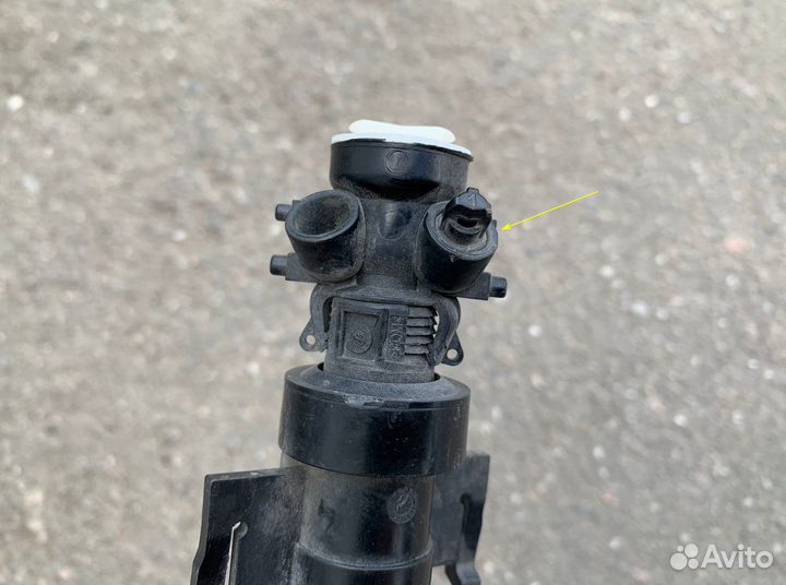 Форсунка омывателя фары лев F20, F30, F34 GT, F36