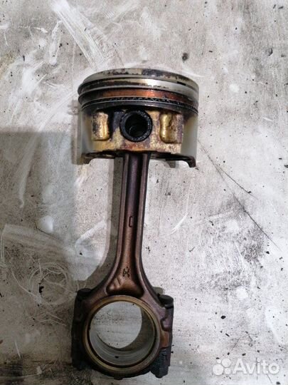 Поршень c шатуном Mitsubishi Lancer Cedia CS2A