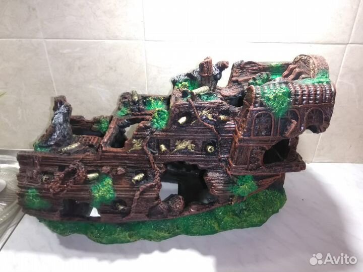 Корабль в аквариум длиной 1 метр