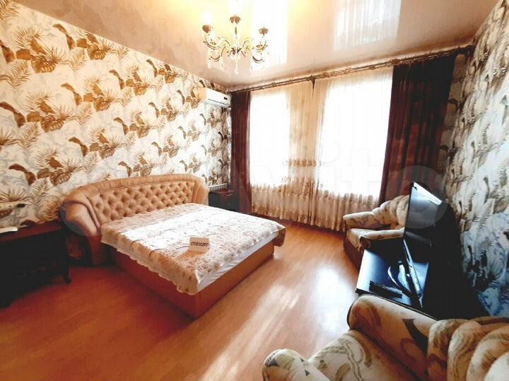 3-к. квартира, 90 м², 1/3 эт.