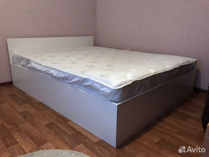 Кровать с матрасом