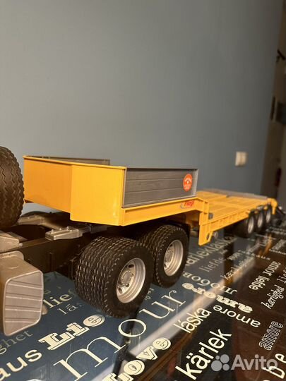 Bruder тягач с прицепом 100 см