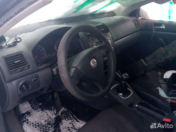 Volkswagen Jetta 1.6 МТ, 2007, битый, 150 000 км