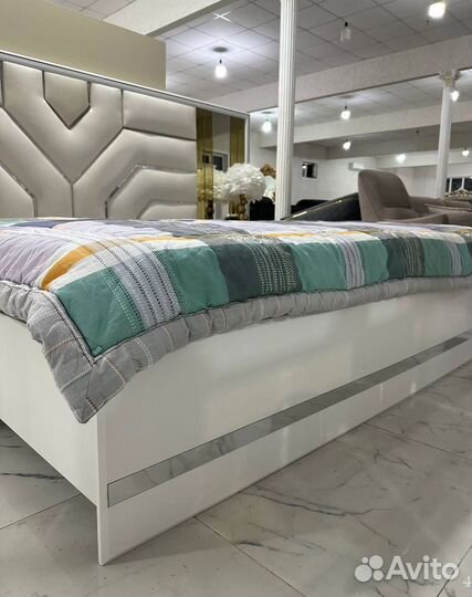 Спальный гарнитур «Рианна» в неоклассике