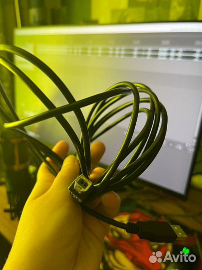 Студийный микрофон behringer