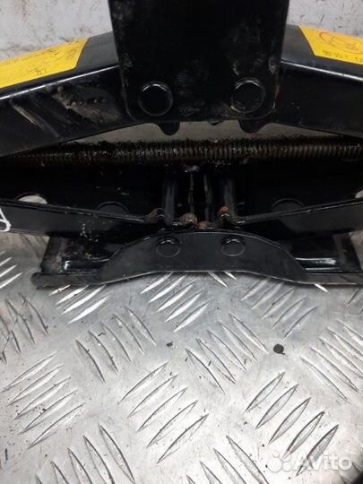 Домкрат Land Rover Discovery внедорожник 2.7 2007