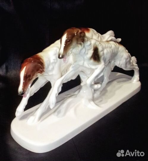 Фарфоровая статуэтка Бегущие собаки ГДР / винтаж