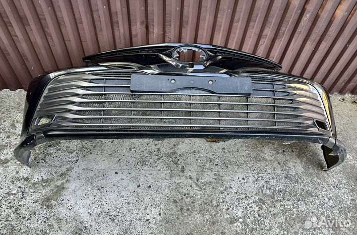 Бампер на toyota camry 70