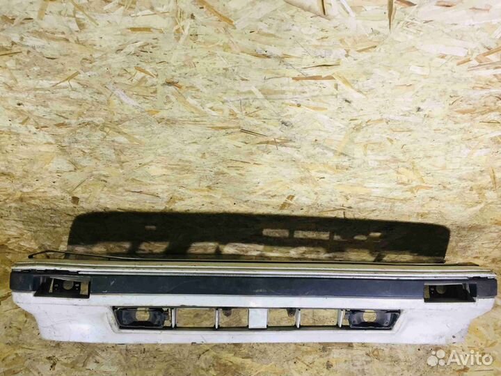 Бампер передний Седан Toyota Crown S120 Белыйдефек