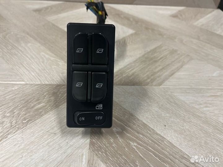 Блок кнопок стеклоподъёмников центральной консоли