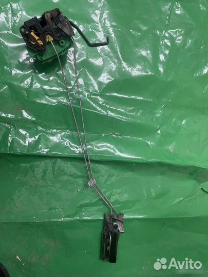 Замок двери задний Hyundai Solaris