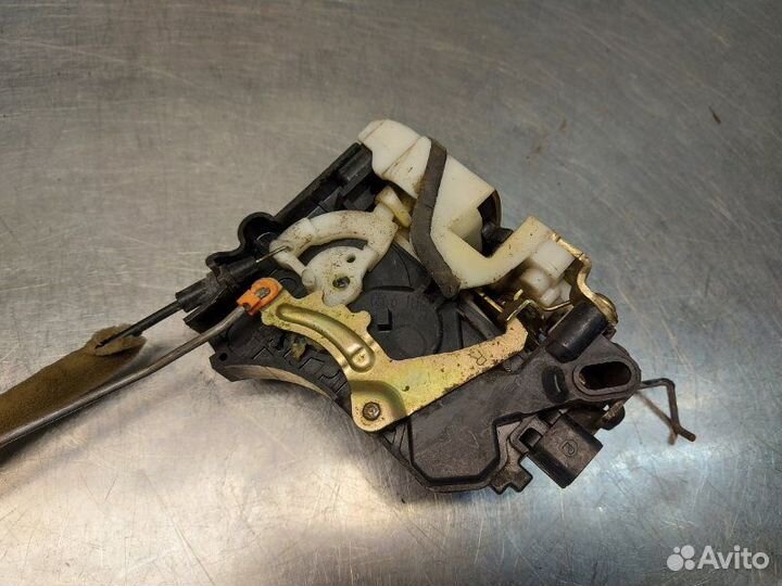 Замок двери задний правый Mitsubishi Outlander