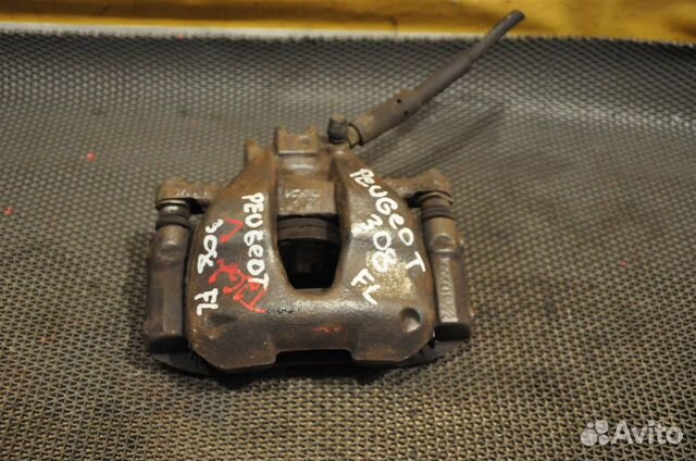 Суппорт передний левый Peugeot 308 4A