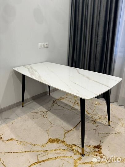 Дизайнерский стол