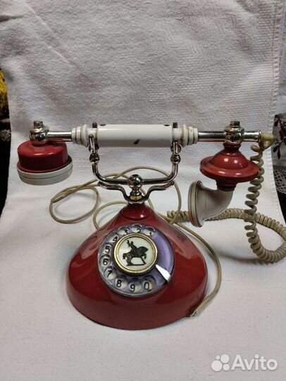 Старинный телефон