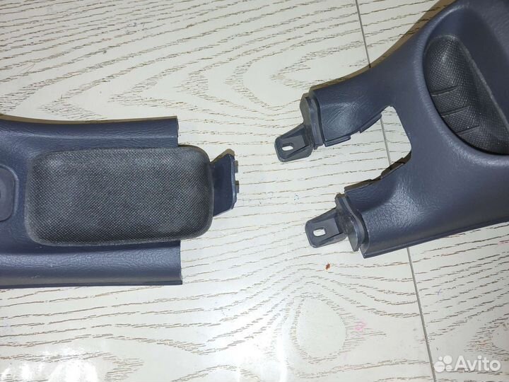 Продам нижняя консоль кпп на хюндай акцент