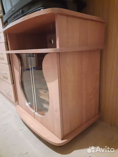 Тумба под телевизор угловая