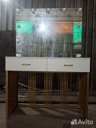 Зеркало,Гримёрный стол с зеркалом