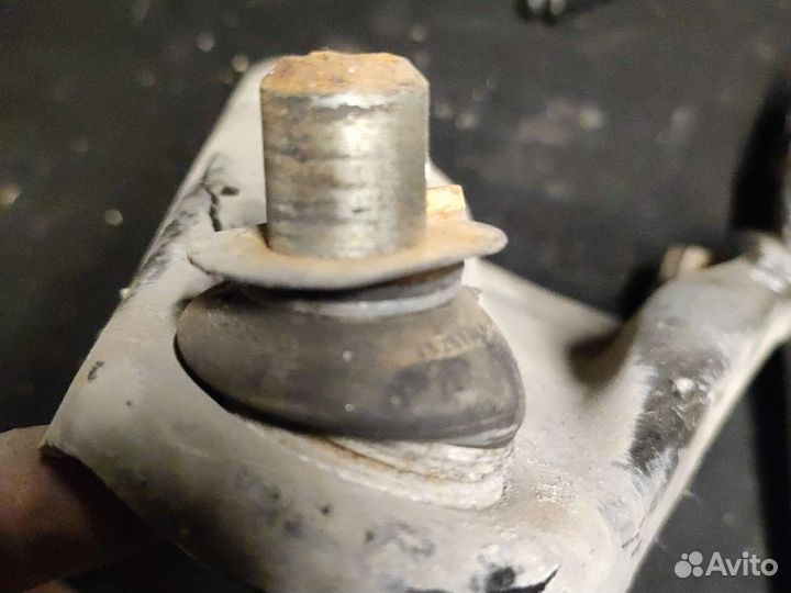 Рычаги передние Renault Logan 2