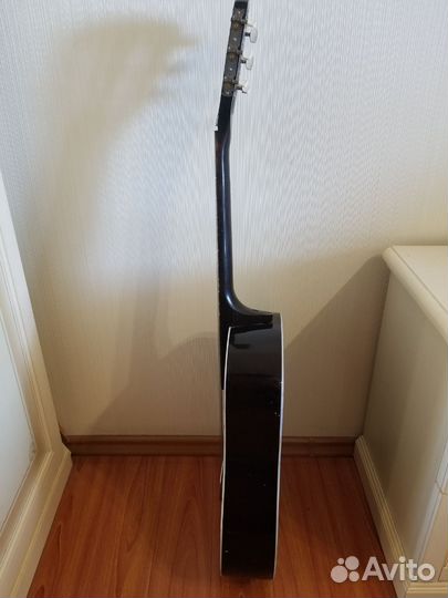 Акустическая гитара