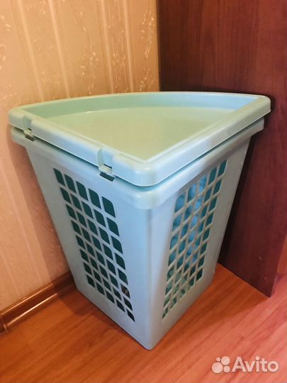 Корзина для белья угловая (пластик)