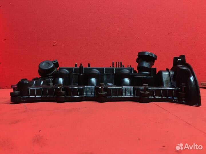 Клапанная крышка правая Land Rover Discovery 3 SUV